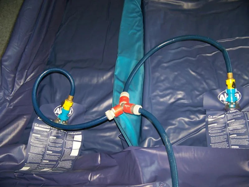 Matelas rempli, tuyaux raccordés aux deux valves