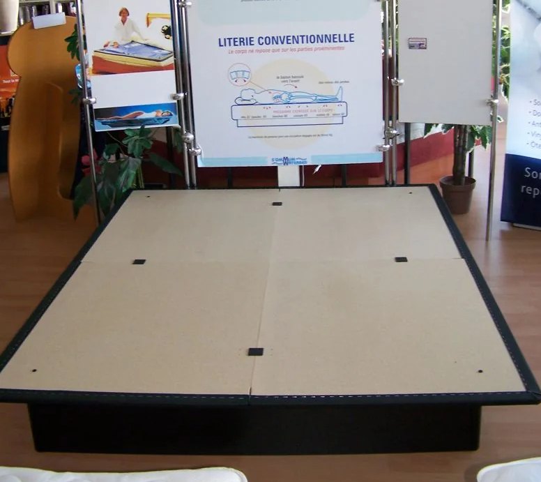 Les plaques de support en place, joint central visible