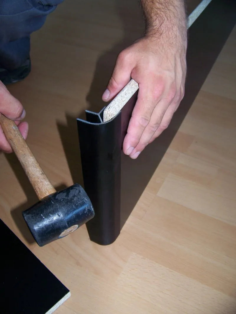 Insertion de la planche dans le profil d'angle